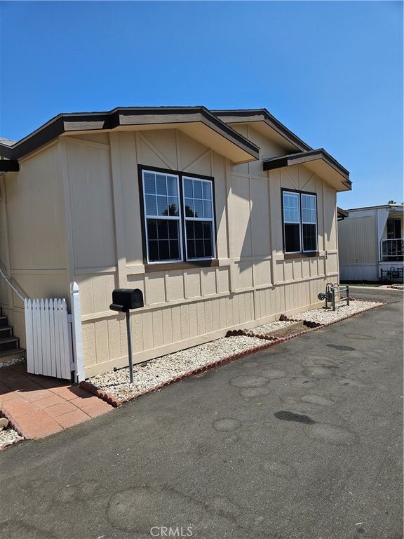 200 N grand Avenue 53, Anaheim, CA 92801 — photo 2