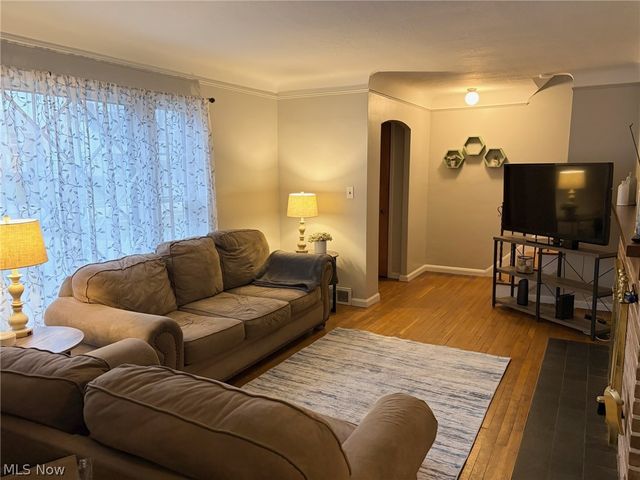 298 E 270 Street, Euclid, OH 44132