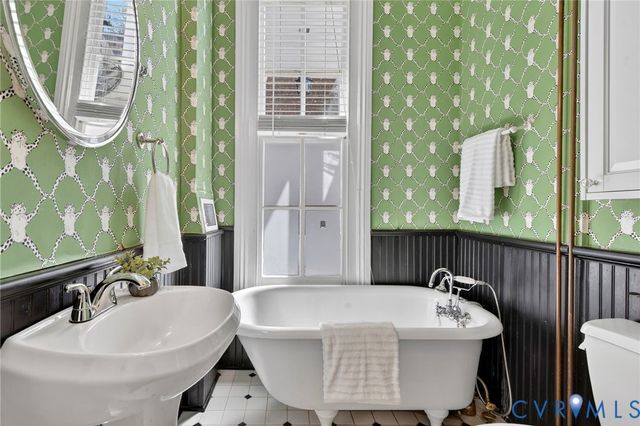 2705 E Franklin St, Richmond, VA 23223