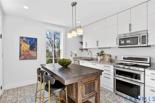 2705 E Franklin St, Richmond, VA 23223