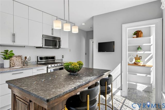 2705 E Franklin St, Richmond, VA 23223