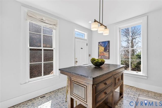 2705 E Franklin St, Richmond, VA 23223