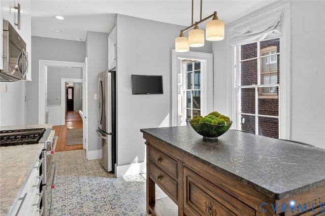 2705 E Franklin St, Richmond, VA 23223