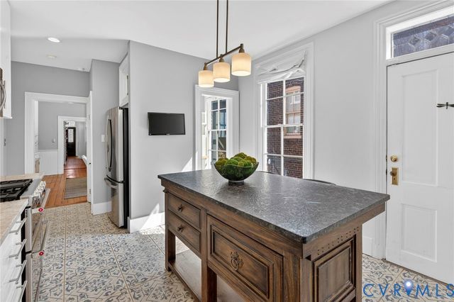 2705 E Franklin St, Richmond, VA 23223