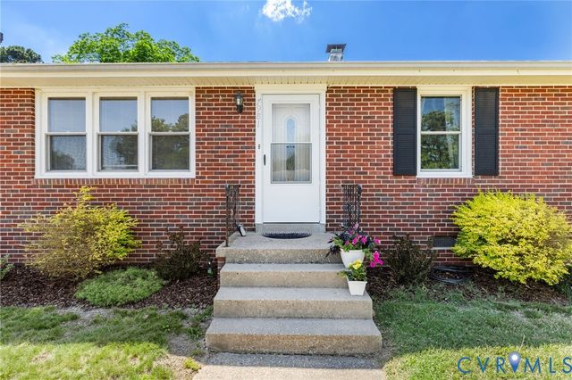 7981 Meadow Dr, Mechanicsville, VA 23111