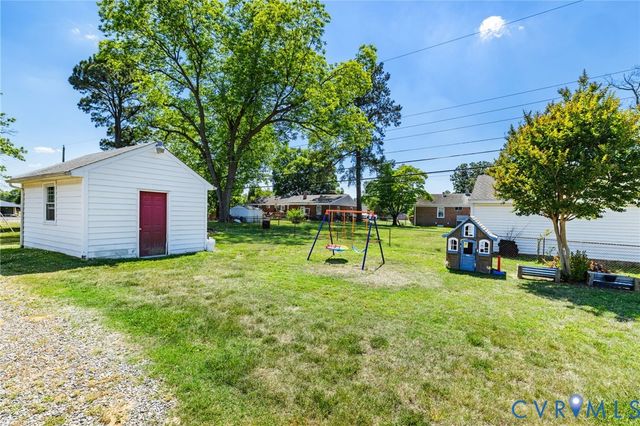 7981 Meadow Dr, Mechanicsville, VA 23111