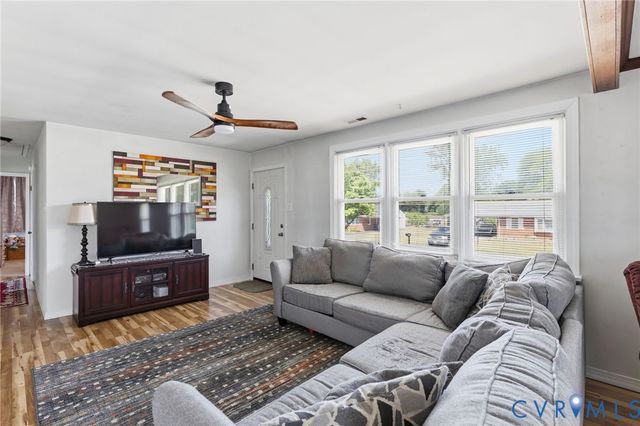 7981 Meadow Dr, Mechanicsville, VA 23111