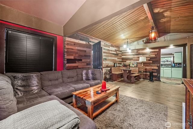 13109 Crystal Springs Dr, Granite Falls, WA 98252