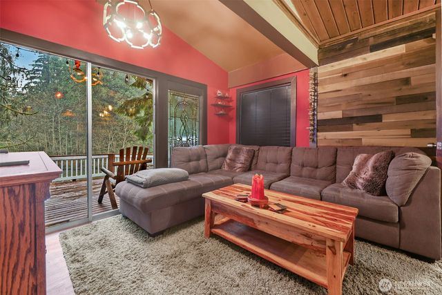 13109 Crystal Springs Dr, Granite Falls, WA 98252