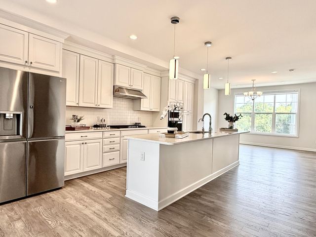2752 S Spurway Drive, Ann Arbor, MI 48105