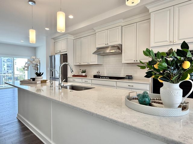 2752 S Spurway Drive, Ann Arbor, MI 48105