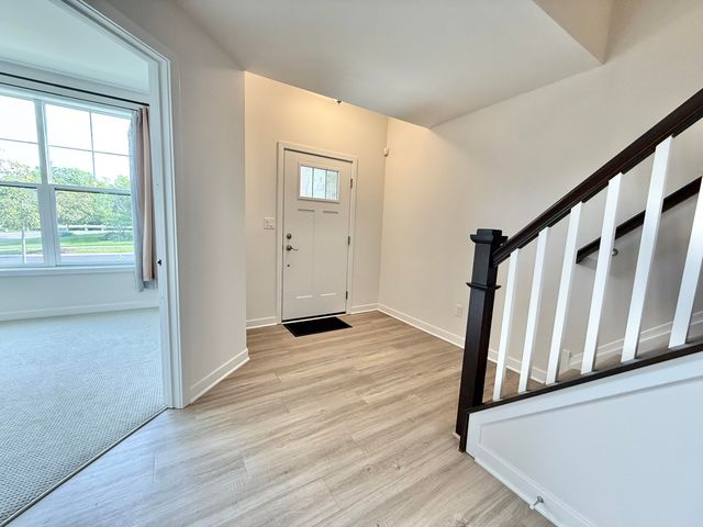 2752 S Spurway Drive, Ann Arbor, MI 48105