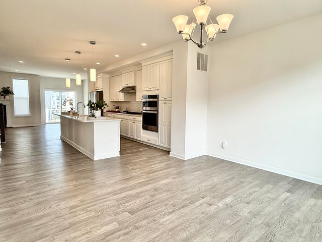 2752 S Spurway Drive, Ann Arbor, MI 48105