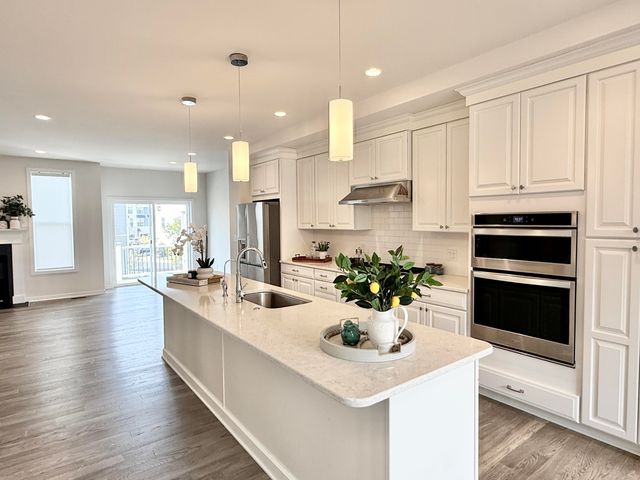 2752 S Spurway Drive, Ann Arbor, MI 48105
