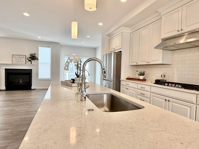 2752 S Spurway Drive, Ann Arbor, MI 48105