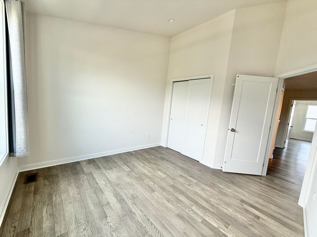 2752 S Spurway Drive, Ann Arbor, MI 48105