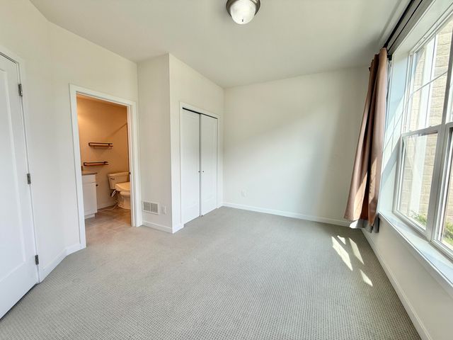 2752 S Spurway Drive, Ann Arbor, MI 48105