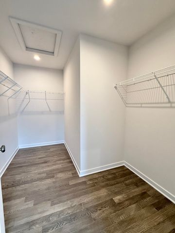 2752 S Spurway Drive, Ann Arbor, MI 48105