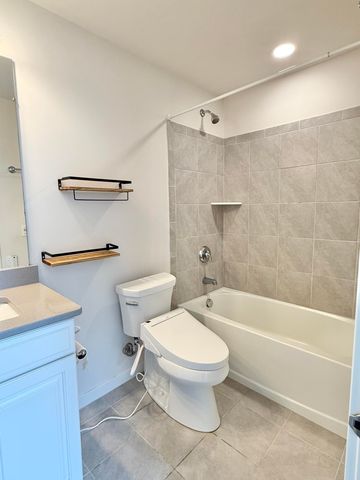 2752 S Spurway Drive, Ann Arbor, MI 48105