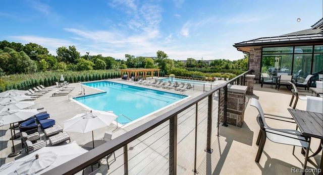 2752 S Spurway Drive, Ann Arbor, MI 48105