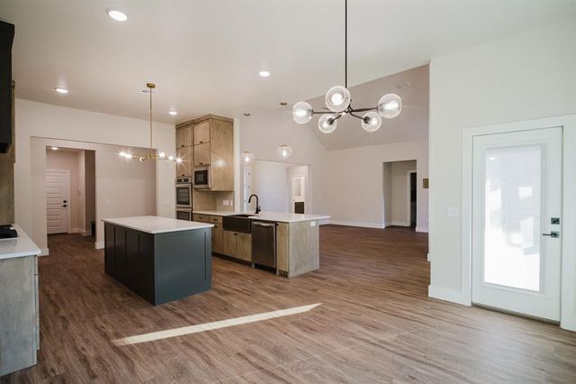 4617 Maple Ridge Drive, Edmond, OK 73034