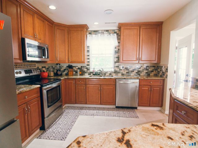7 Rodline Road, Danbury, CT 06811