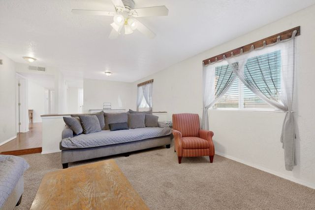 216 Spring Drive SE, Rio Rancho, NM 87124