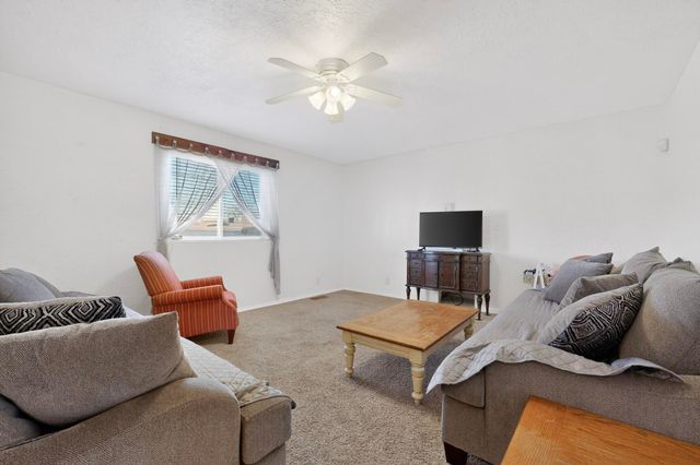 216 Spring Drive SE, Rio Rancho, NM 87124