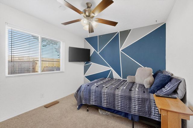 216 Spring Drive SE, Rio Rancho, NM 87124