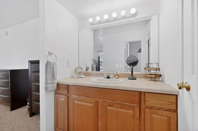 216 Spring Drive SE, Rio Rancho, NM 87124