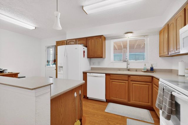 216 Spring Drive SE, Rio Rancho, NM 87124