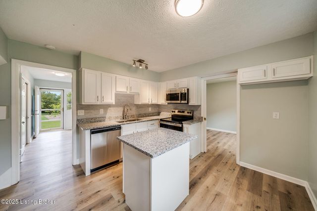 2907 Carden Ln, La Grange, KY 40031