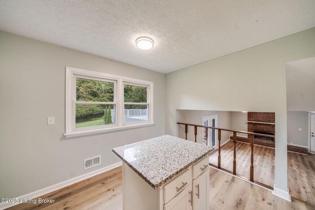 2907 Carden Ln, La Grange, KY 40031