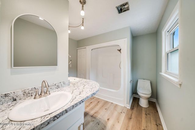 2907 Carden Ln, La Grange, KY 40031
