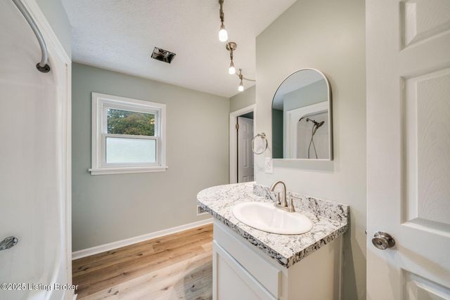 2907 Carden Ln, La Grange, KY 40031