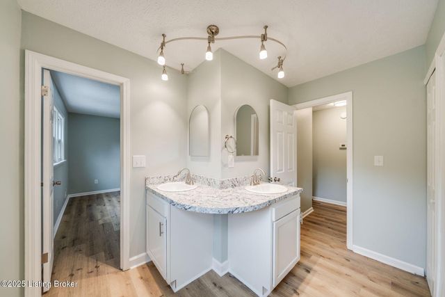 2907 Carden Ln, La Grange, KY 40031