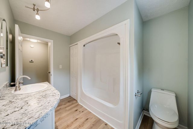 2907 Carden Ln, La Grange, KY 40031