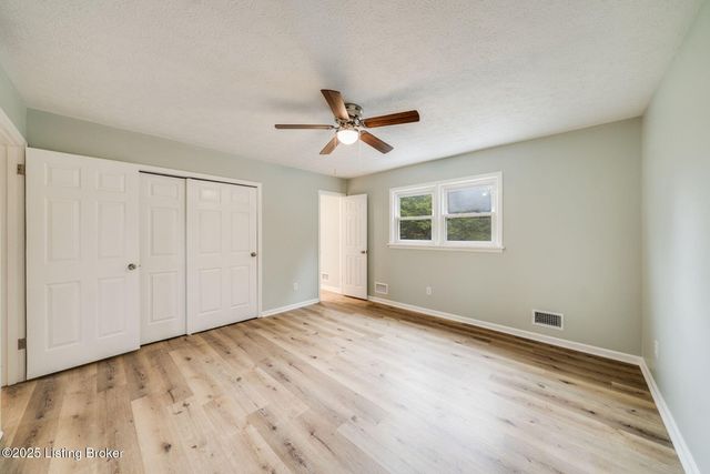2907 Carden Ln, La Grange, KY 40031