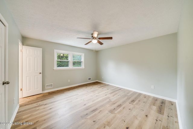 2907 Carden Ln, La Grange, KY 40031