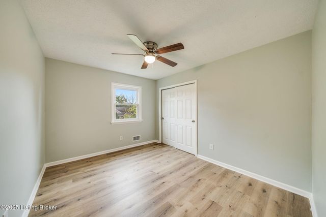 2907 Carden Ln, La Grange, KY 40031