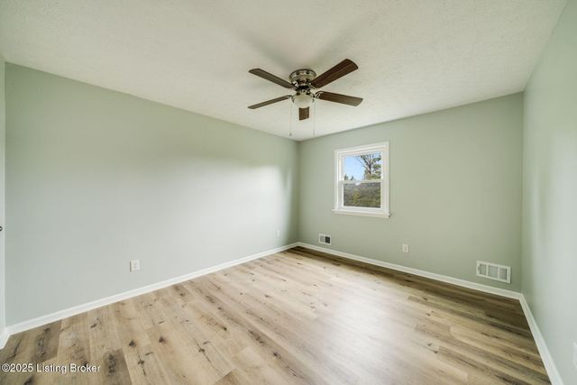 2907 Carden Ln, La Grange, KY 40031