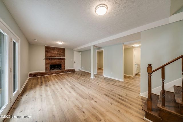 2907 Carden Ln, La Grange, KY 40031
