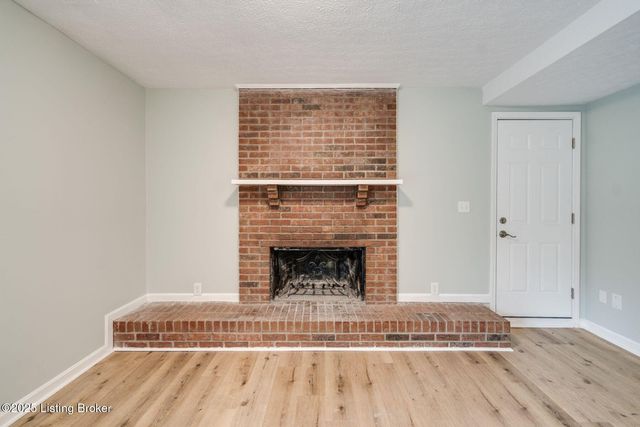 2907 Carden Ln, La Grange, KY 40031