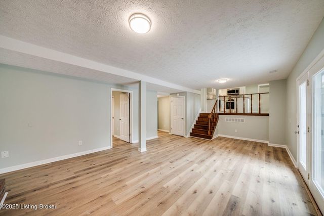2907 Carden Ln, La Grange, KY 40031