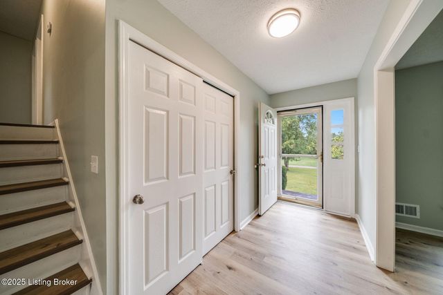 2907 Carden Ln, La Grange, KY 40031