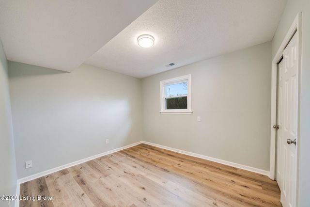 2907 Carden Ln, La Grange, KY 40031
