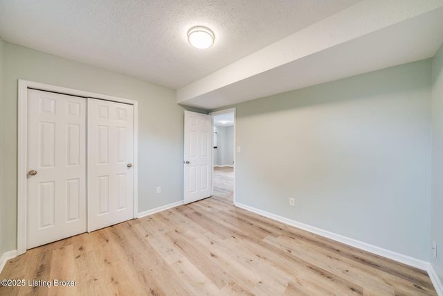 2907 Carden Ln, La Grange, KY 40031