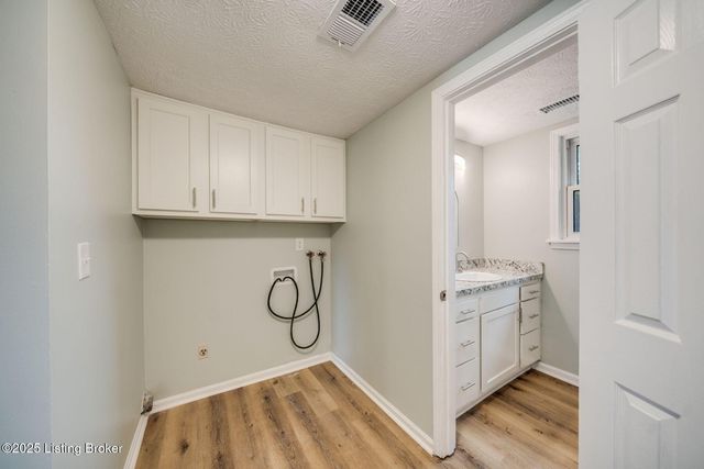 2907 Carden Ln, La Grange, KY 40031
