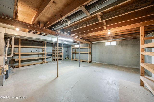 2907 Carden Ln, La Grange, KY 40031