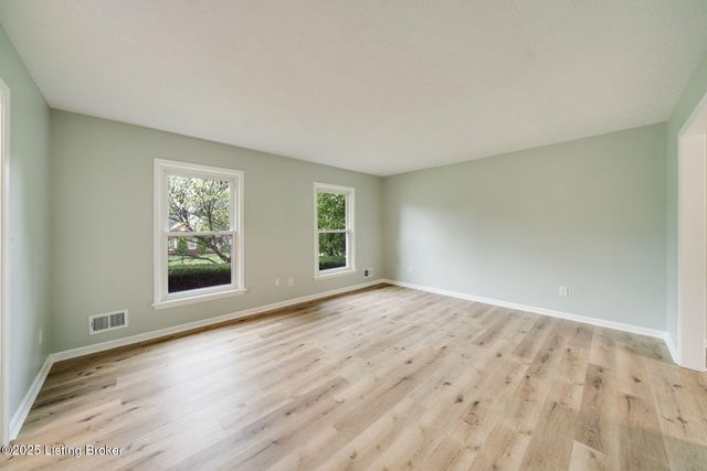 2907 Carden Ln, La Grange, KY 40031